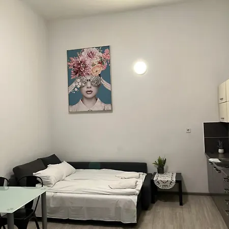 Elizabeth * Budapešť