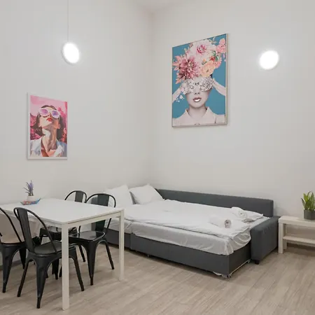 Elizabeth Apartment *