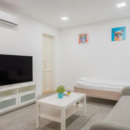Elizabeth Apartment