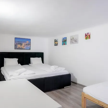 Elizabeth * Budapest