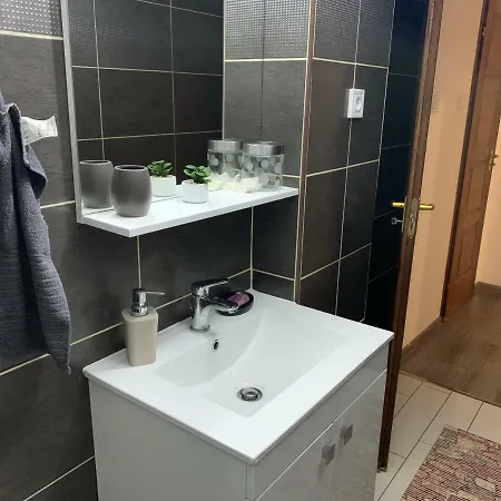 Elizabeth Apartment